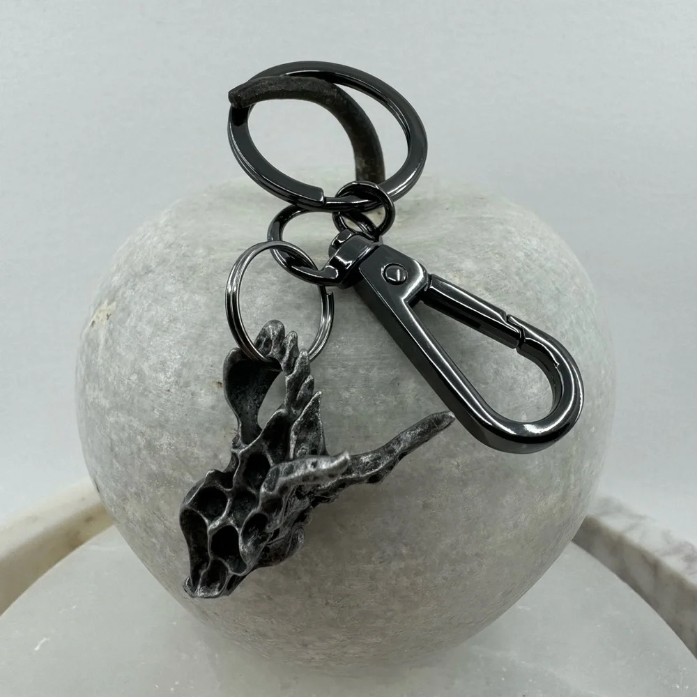 Black Dragon Skull Keychain - Picture 2 of 12